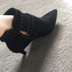 New without tag never been worn black pointy boots